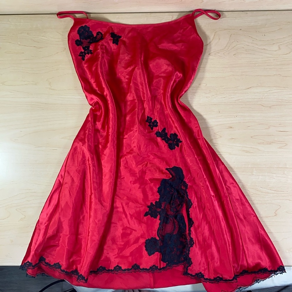 Y2K 2000s Victoria's Secret Women's Red & Black Slip